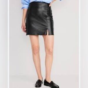 Old Navy High-waisted faux leather mini skirt black EUC - worn 1x